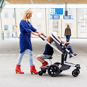 BuggyBoard Maxi+ mum with 2 kids sitting