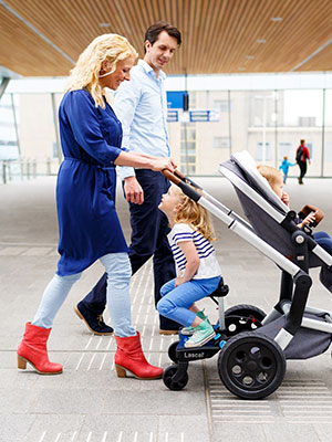 BuggyBoard Maxi+ mum and dad with two sitting kid